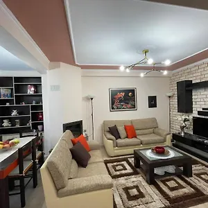 friendly-cozy-apartment-3-bedrooms-free-wifi.hotels-in-tirana.com/