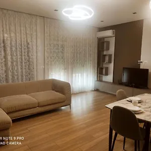 alinas-house.hotels-in-tirana.com/